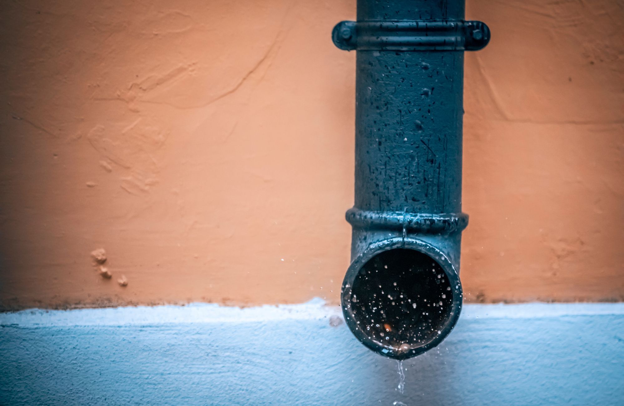 what to do when a pipe bursts